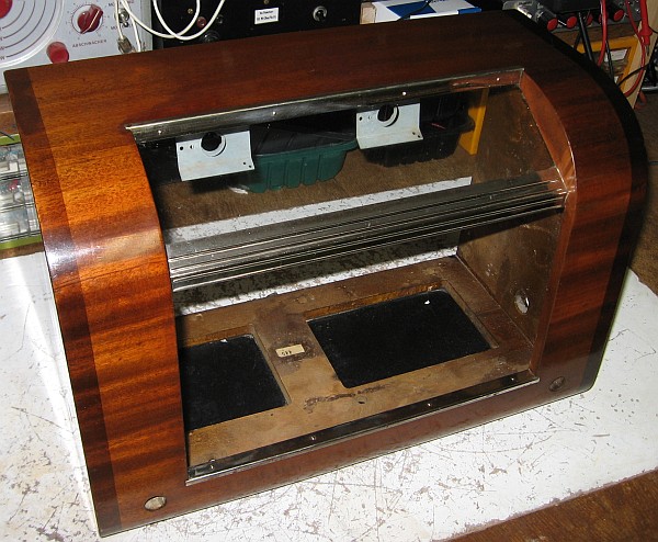 Restaurierung eines alten Radiogehäuses aus Holz