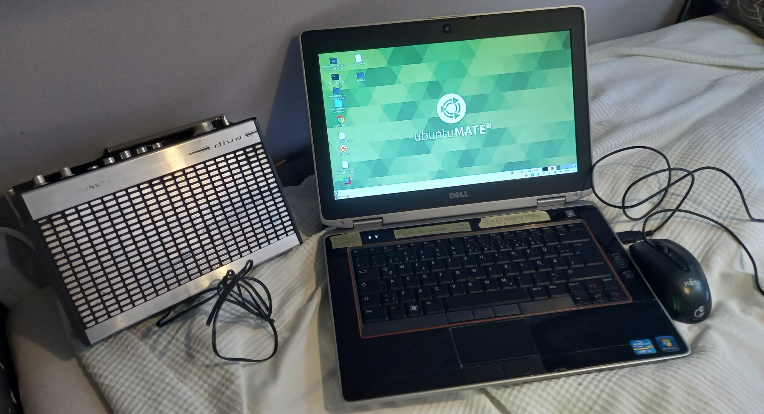 Ubuntu Laptop plus Kofferradio Bluetooth